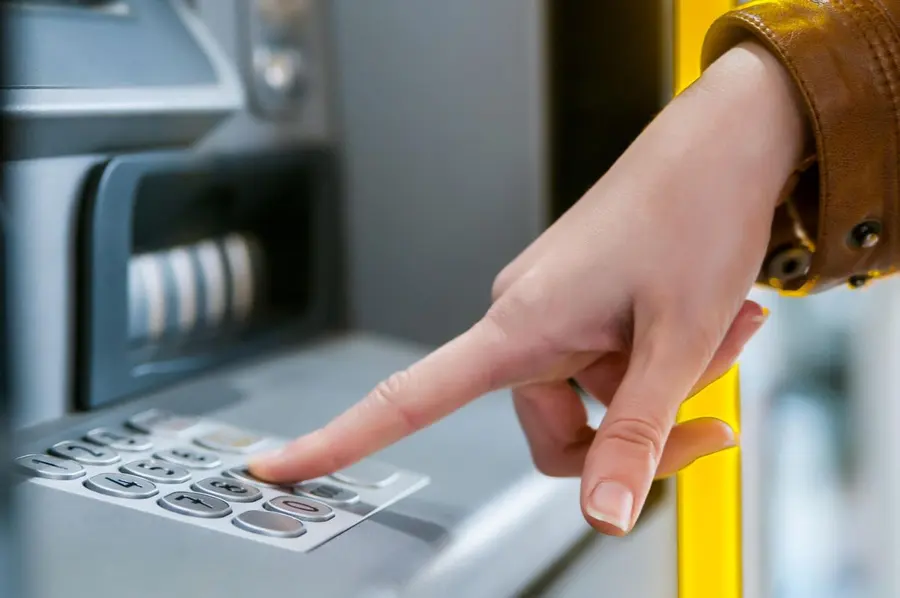 Digitação de senha em teclado de acesso restrito