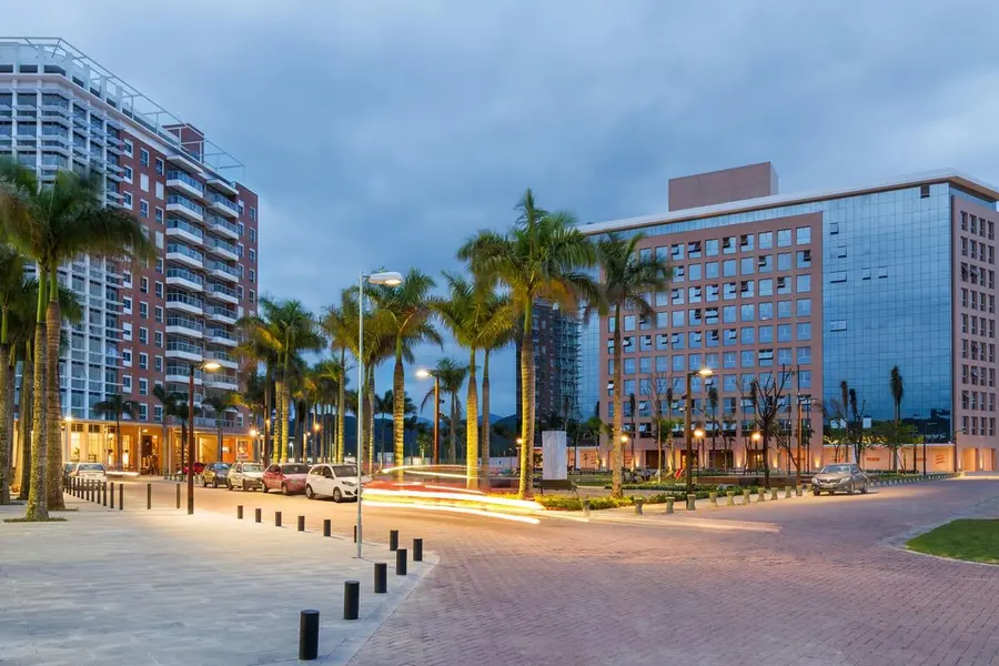 Edifícios residenciais e comerciais no bairro Pedra Branca, em Palhoça (SC)