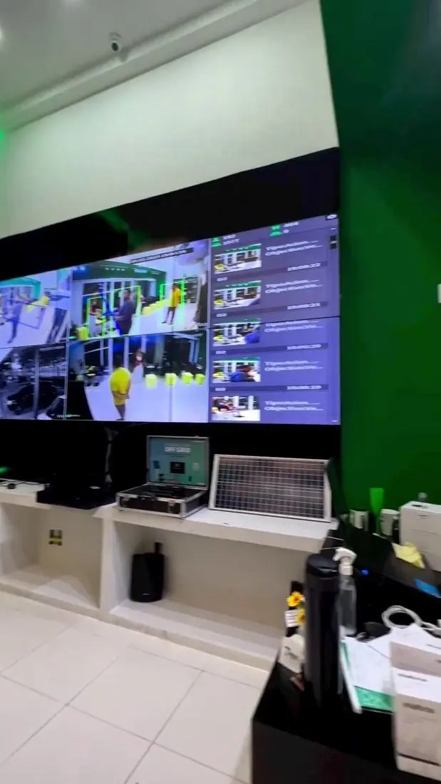 Video wall com câmeras Intelbras no showroom da Telmax